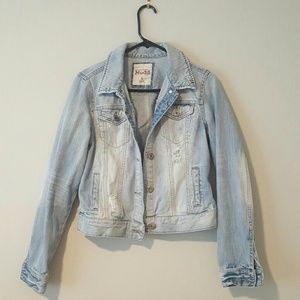 ❤SOLD ❤Light wash jean jacket